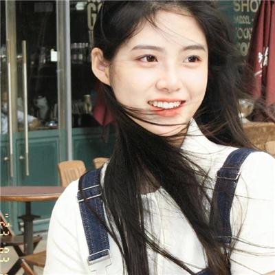 庭院里的女人